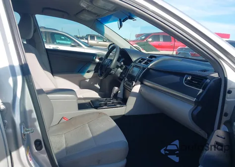 2014 Toyota Camry Le z USA, uszkodzony, nr VIN 4T4BF1FK5ER422773